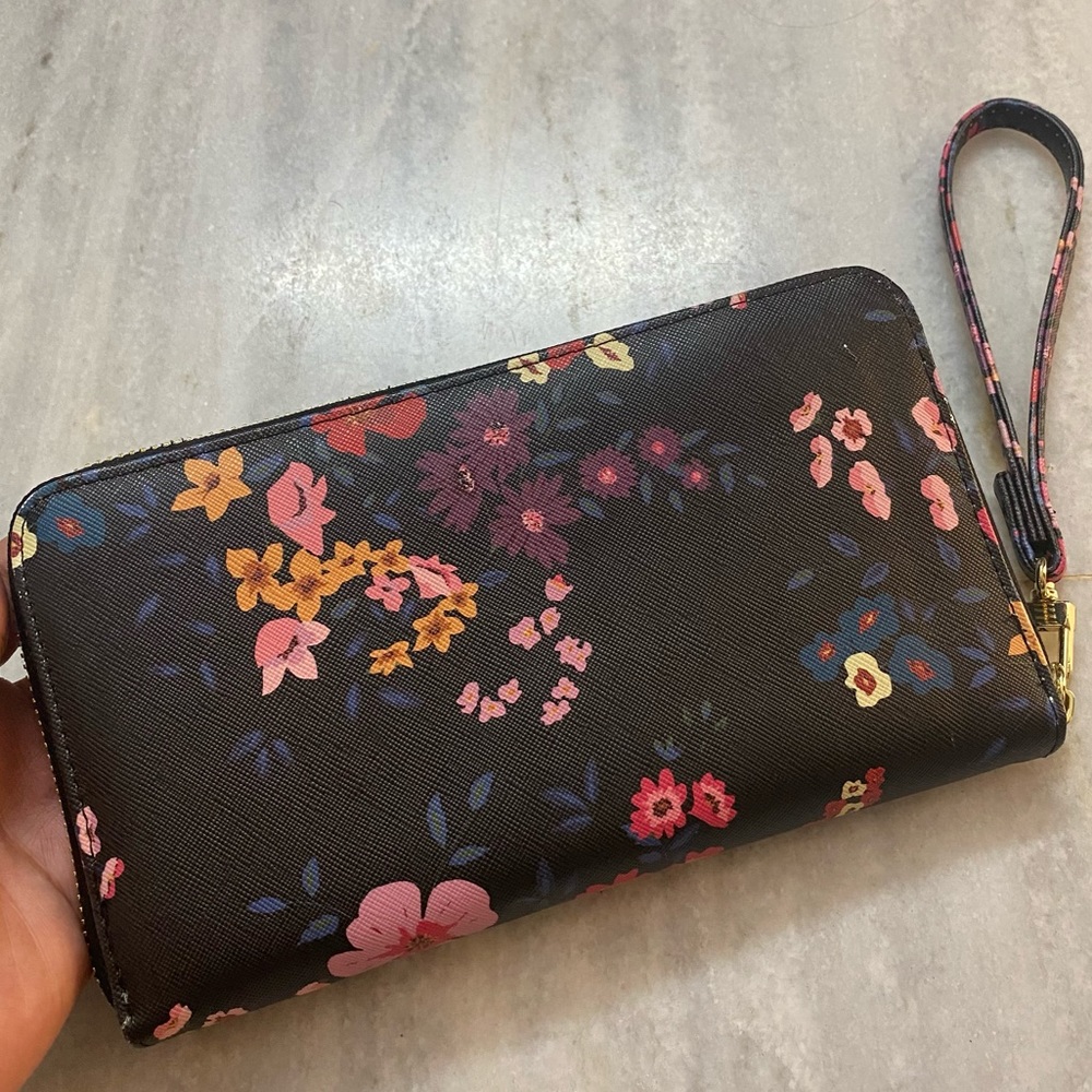 Brand new never used, steve madden bigger
size wrist wallet - Picture 3 of 13